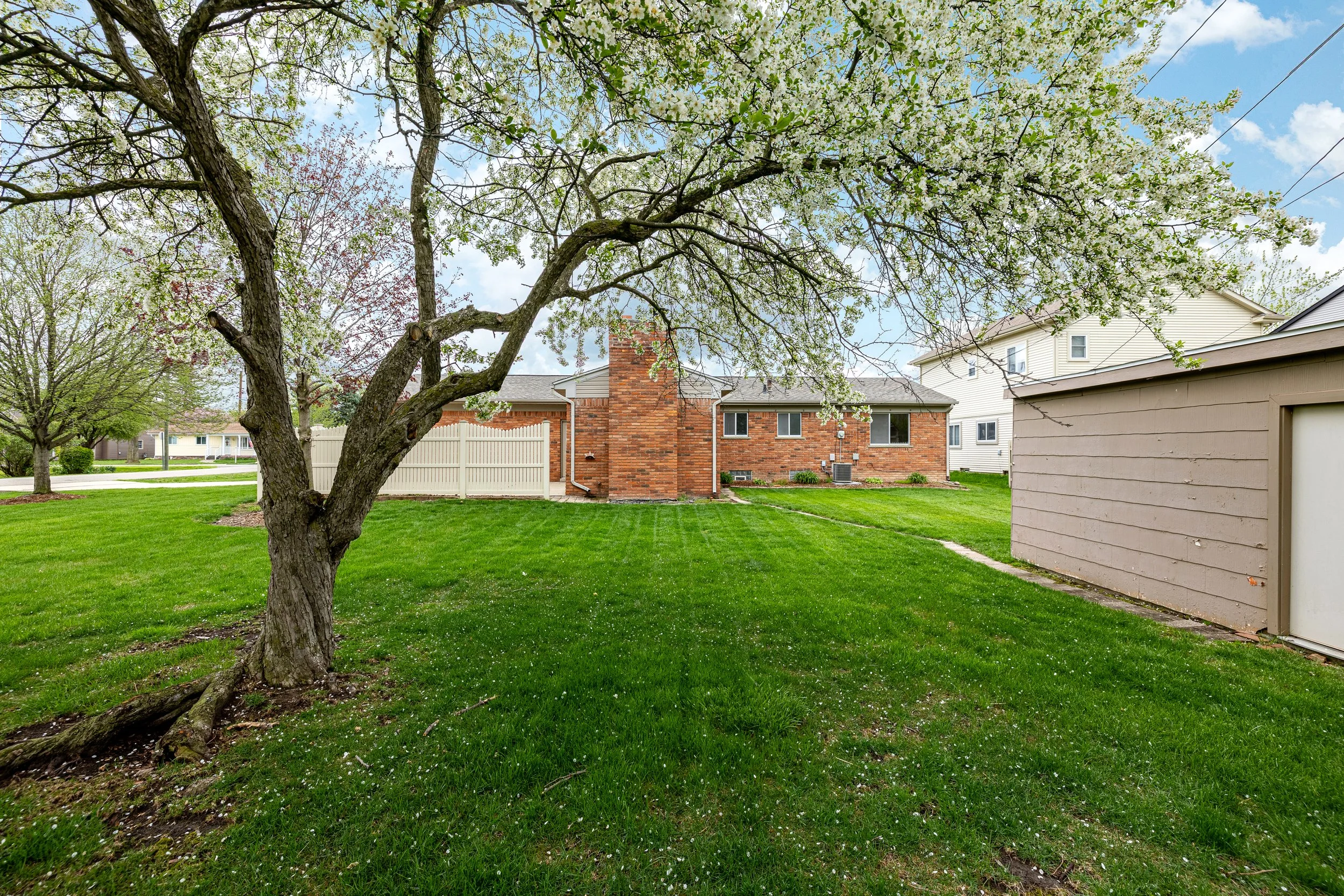 8915 Oakview St (35 of 40).jpg