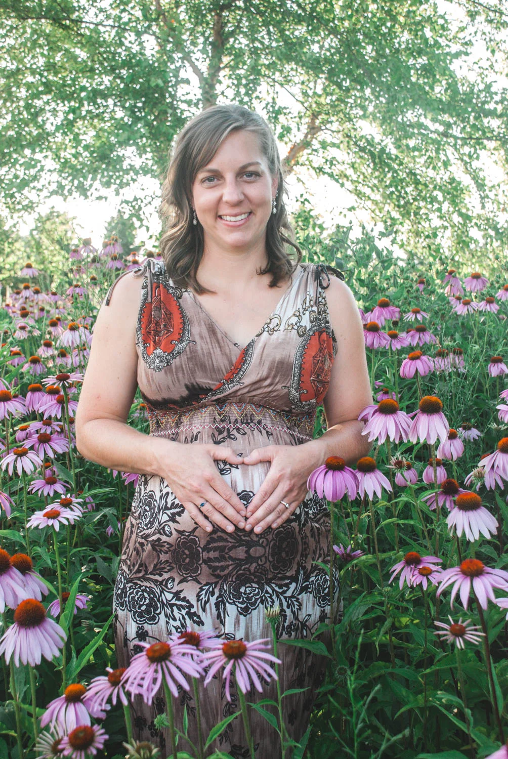 Love the bump maternity photo in Wisconsin flowers