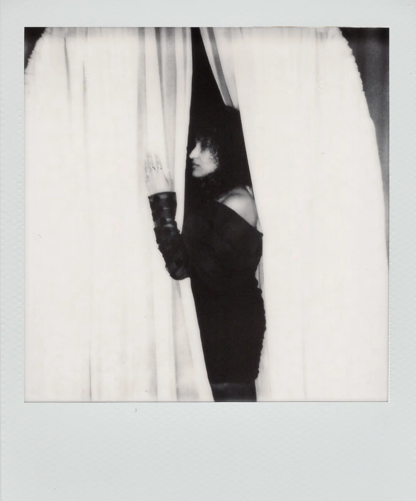04_Anna-AlexiaBasile_X_deYoung_POLAROIDS.JPG