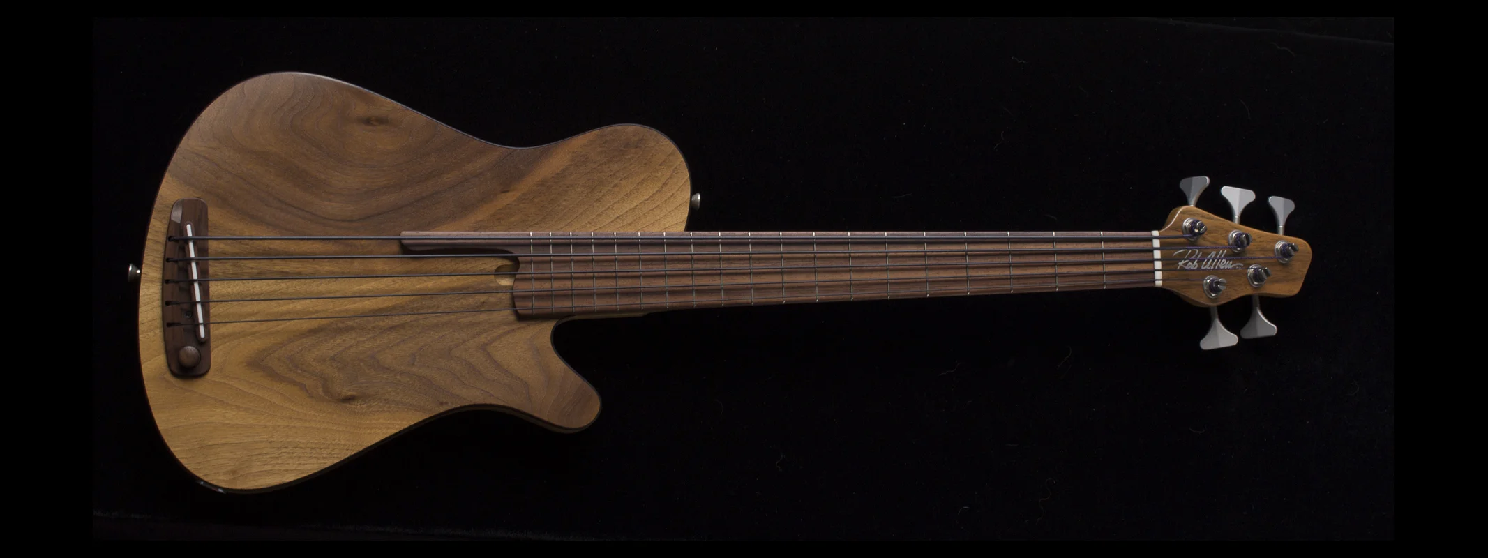 Mouse 30-5 Walnut Fretted Short Scale Bass (used)