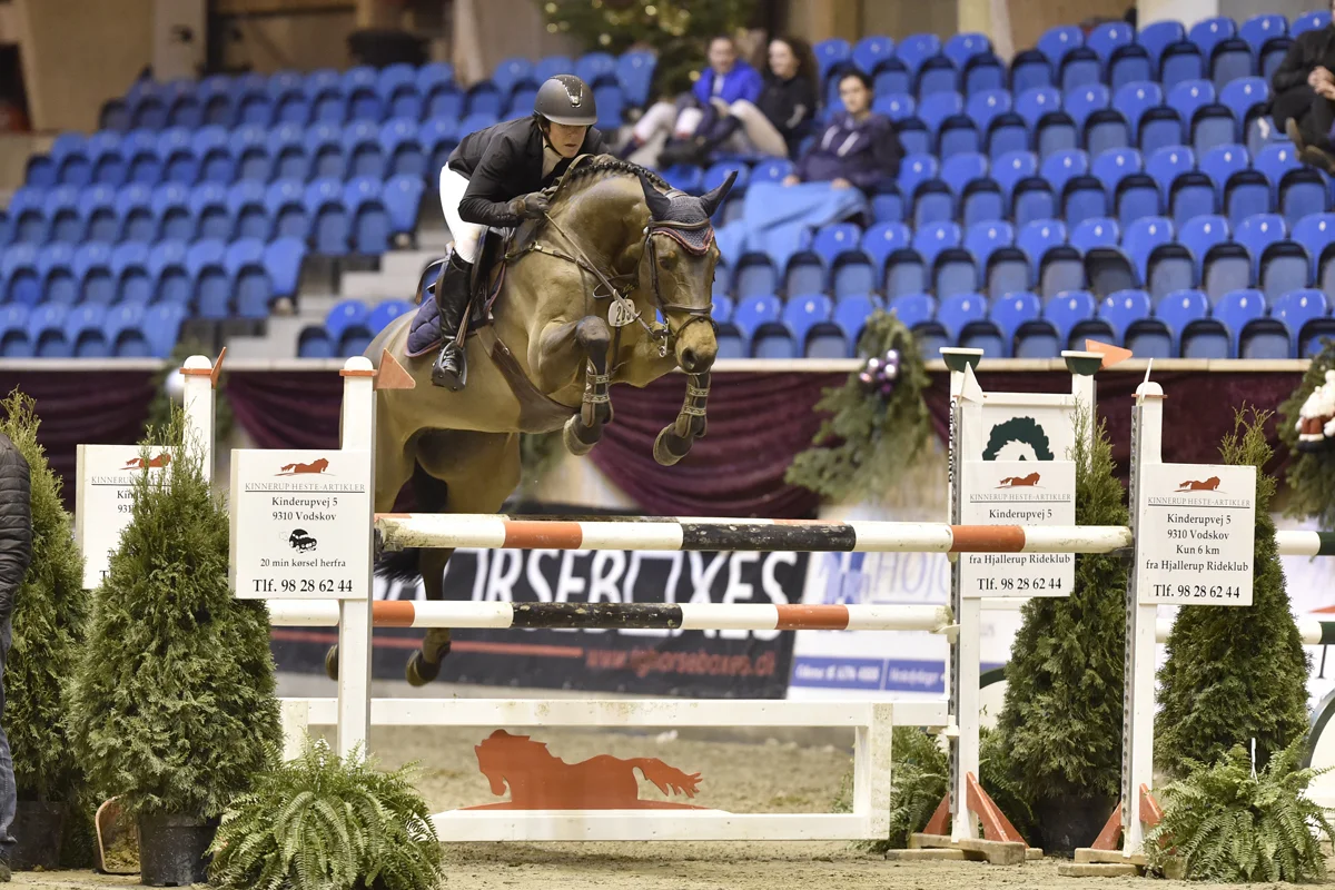 Janina competing successfully in international Youngster Tours in the stable of Ashford Farm in Belgium