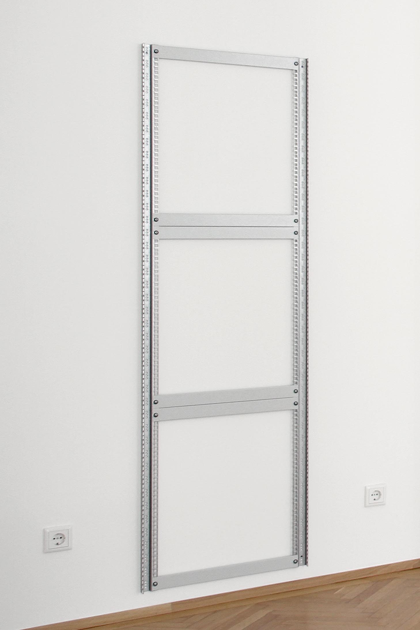 Ulrich Nausner, Memory Object (Grey) #4, 2017,  server rack rails, blank panels, screws , 186,5 x 54,5 x 3,2 cm, 1 + 1AP  