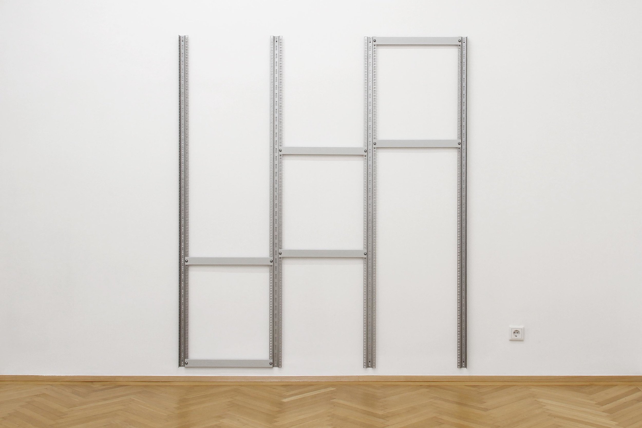 Ulrich Nausner, Memory Object (Grey) #5, 2017, server rack rails, blank panels, screws, 186,5 x 157,8 x 3,2 cm, 1 + 1AP 