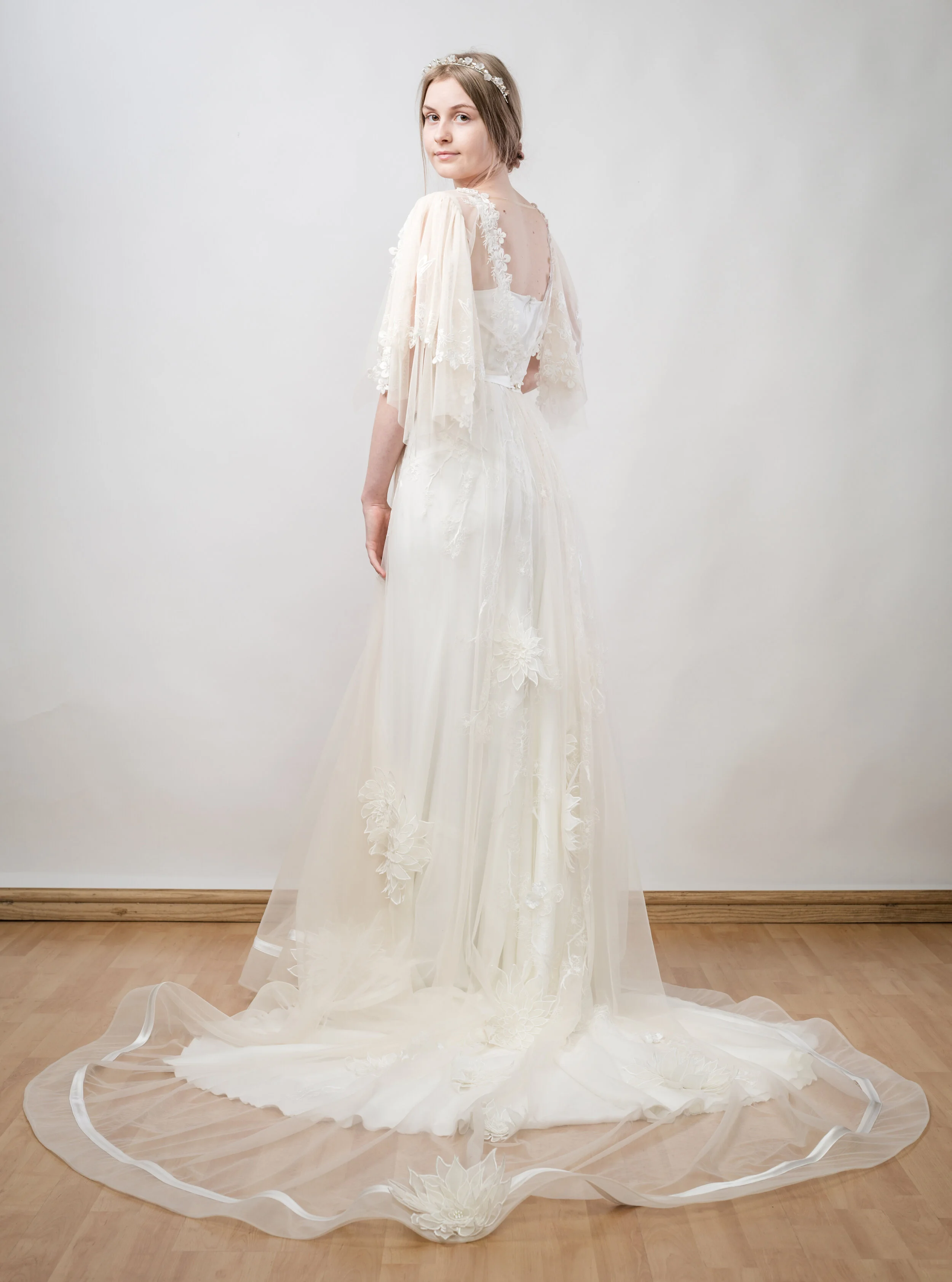 DRESS DESIGN— RTW05 PRICE—£3000