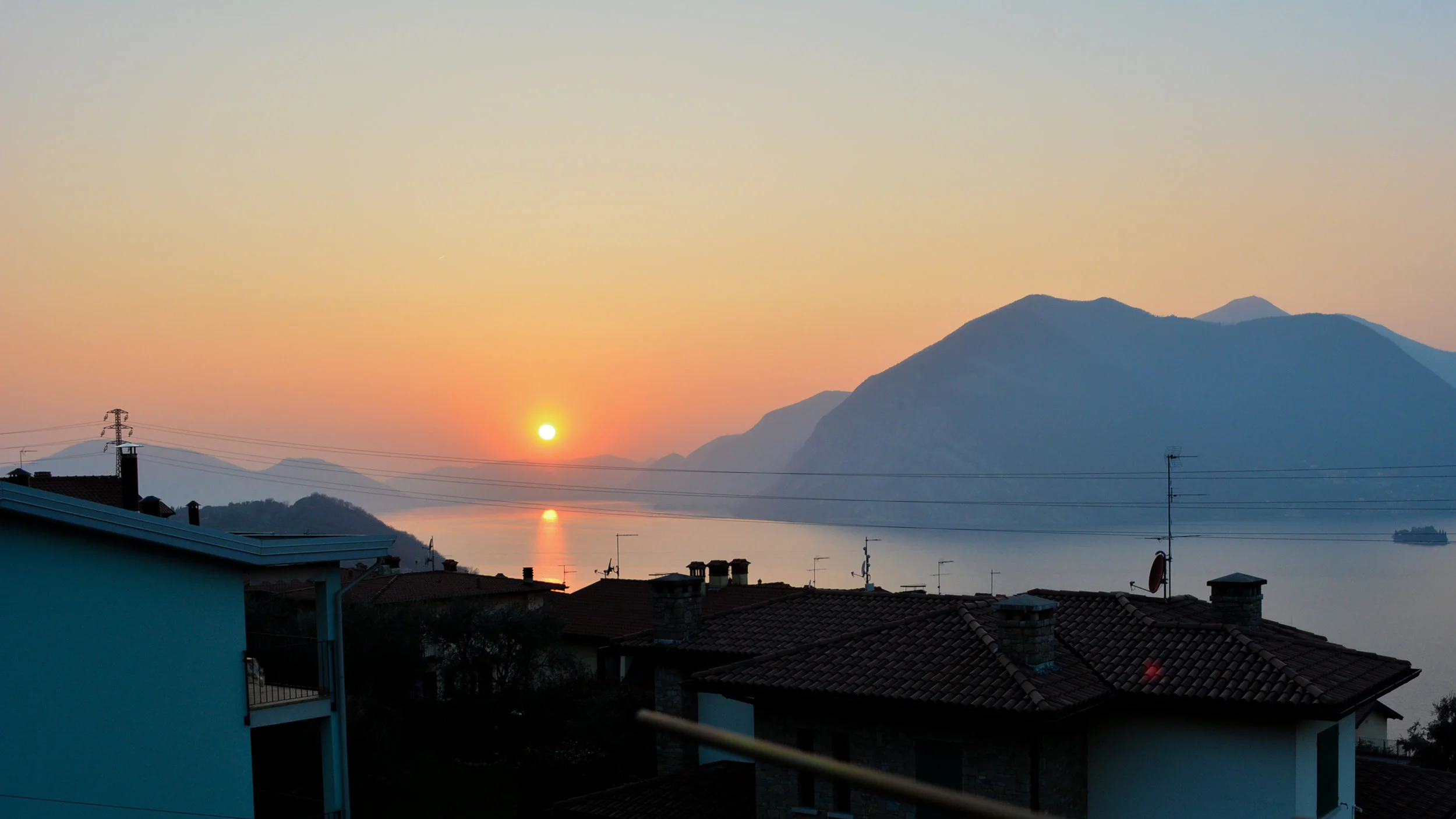 Sunset over Iseo.jpg