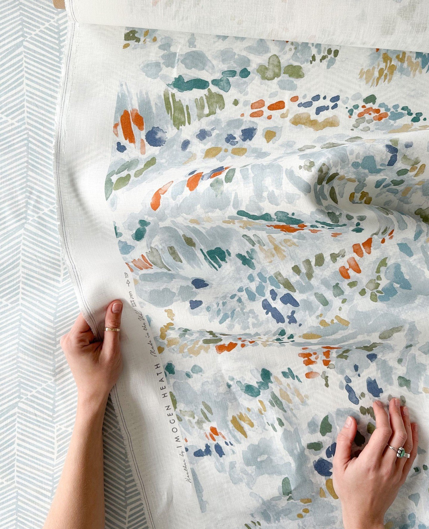 Hand-painted marks and gestural watercolor textures breathe life into our Heather print as it dances across the surface of our exquisite 100% linen. A splendid multicolor choice for drapery or occasional upholstery.⁠
⁠
#Imogenheathfabrics #Heather #W