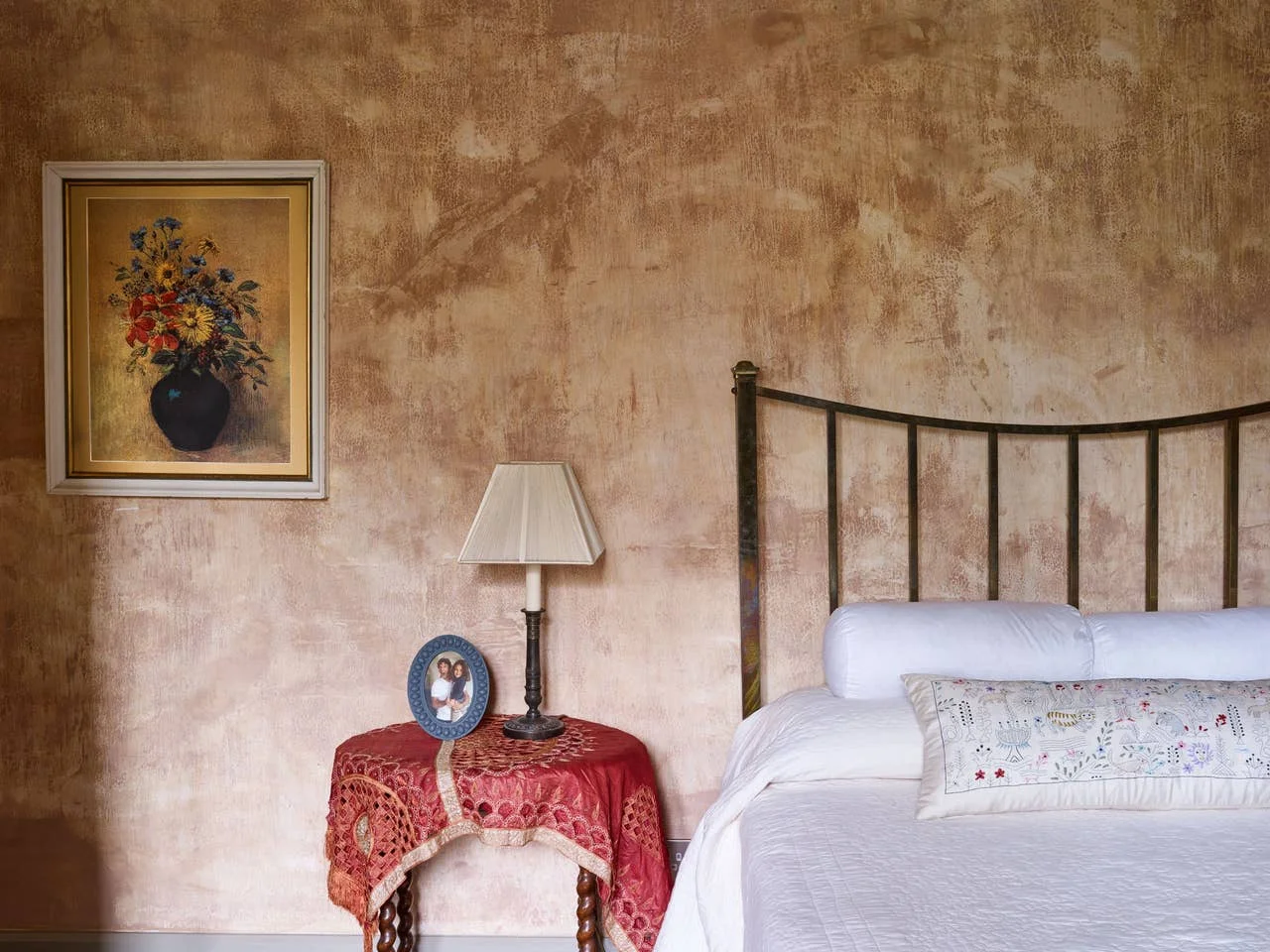walls- plater in bedroom.jpg