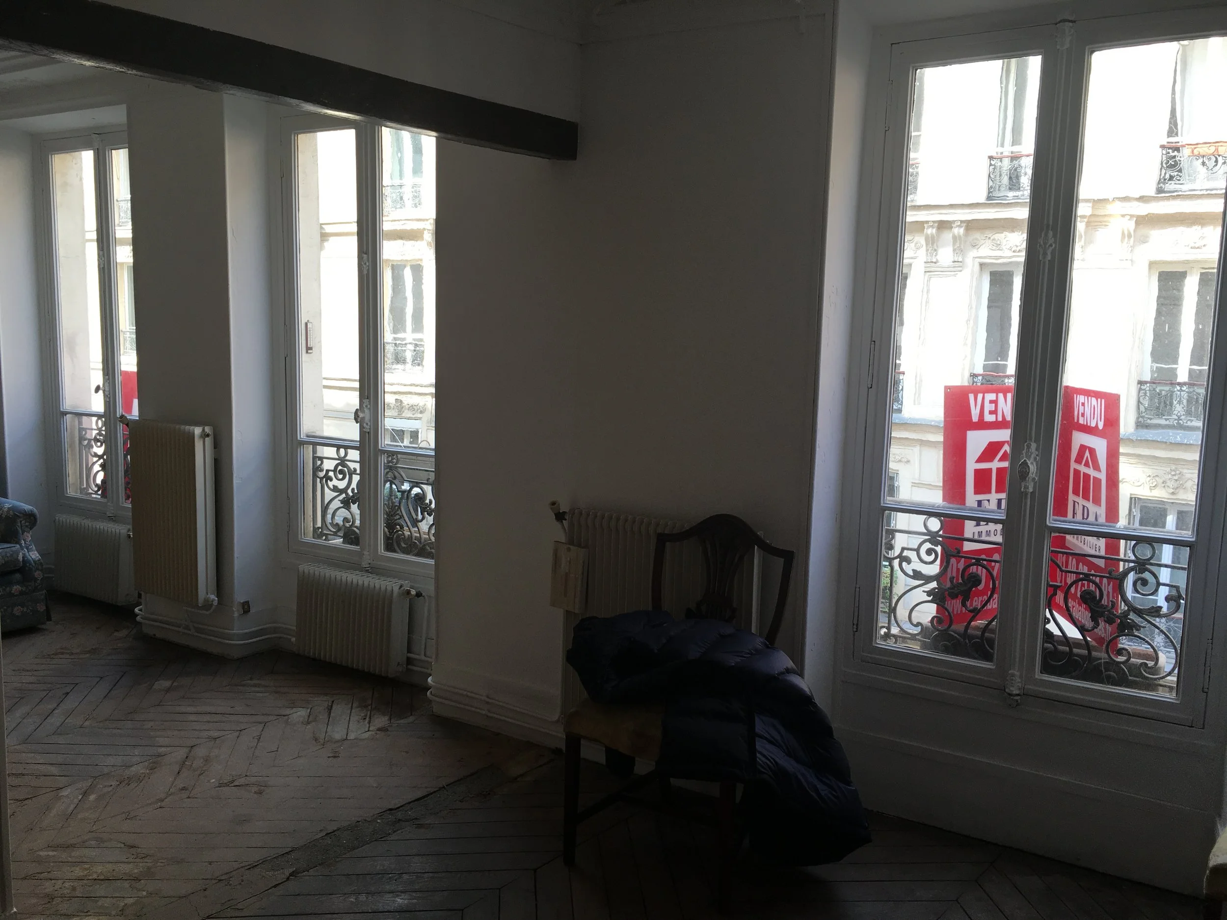 vue des fenetres depuis la cheminée de la chambre enfant 1.JPG