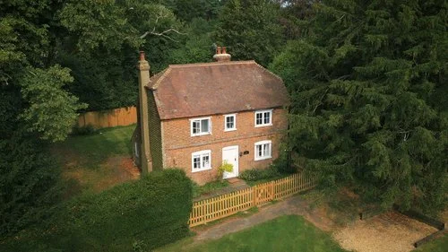 Fullers-Cottage-at-Mannings-Heath-Golf-Club.jpg