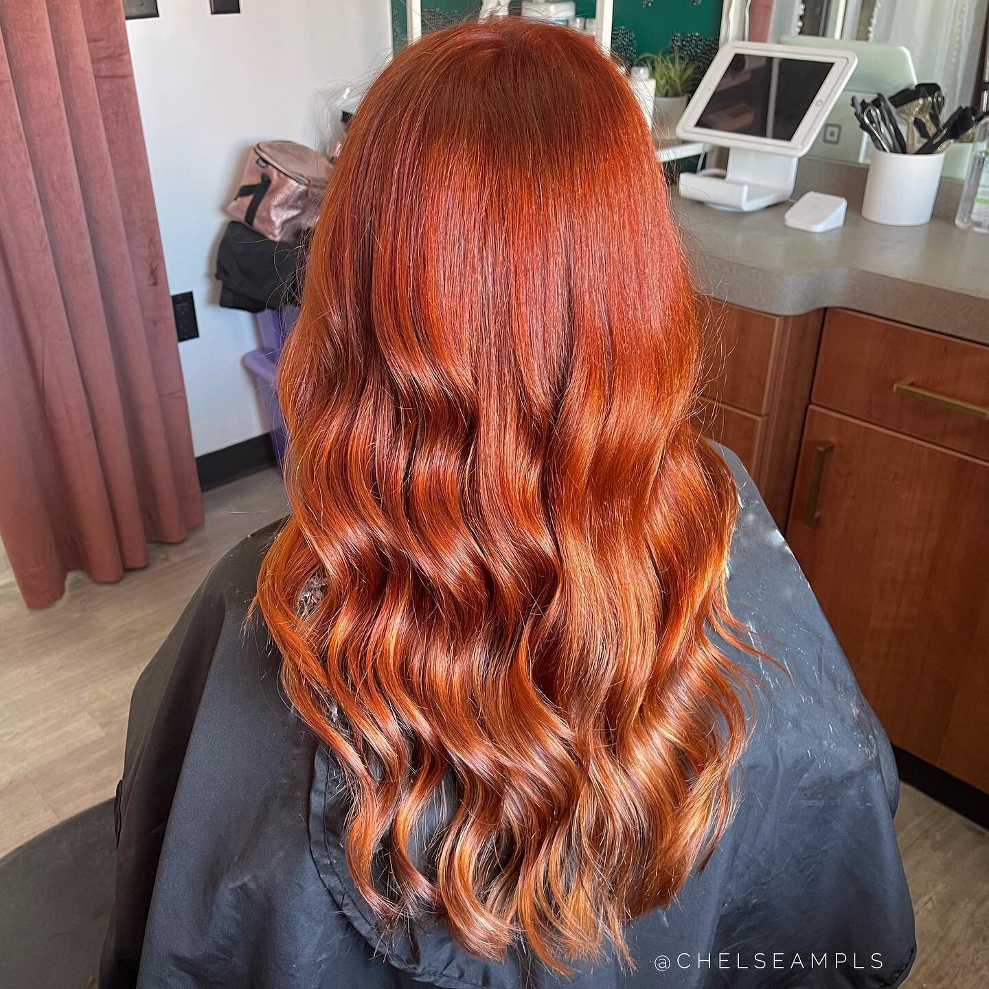 🔥Gorgeous🔥 if I do say so myself. #olaplex #wellahair #mpls #mplshair #minneapolishairstylist #mnhair #minnesotahairstylist #chelseampls #chelseamplshair #uptownminneapolis #hairstylist #redhair #fire #redhead