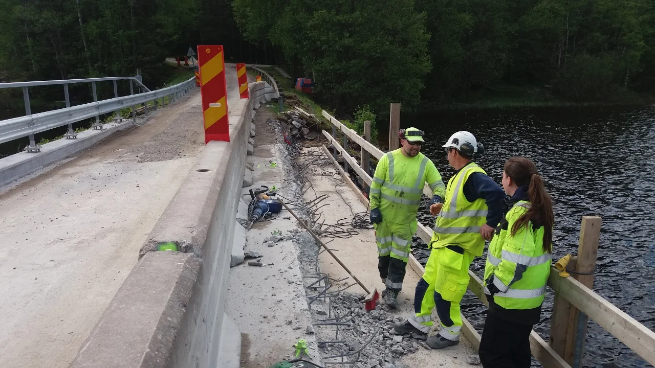 Nya kantbalkar på bro över Södra Kornsjön, Bullaren. Trafikverket 2016