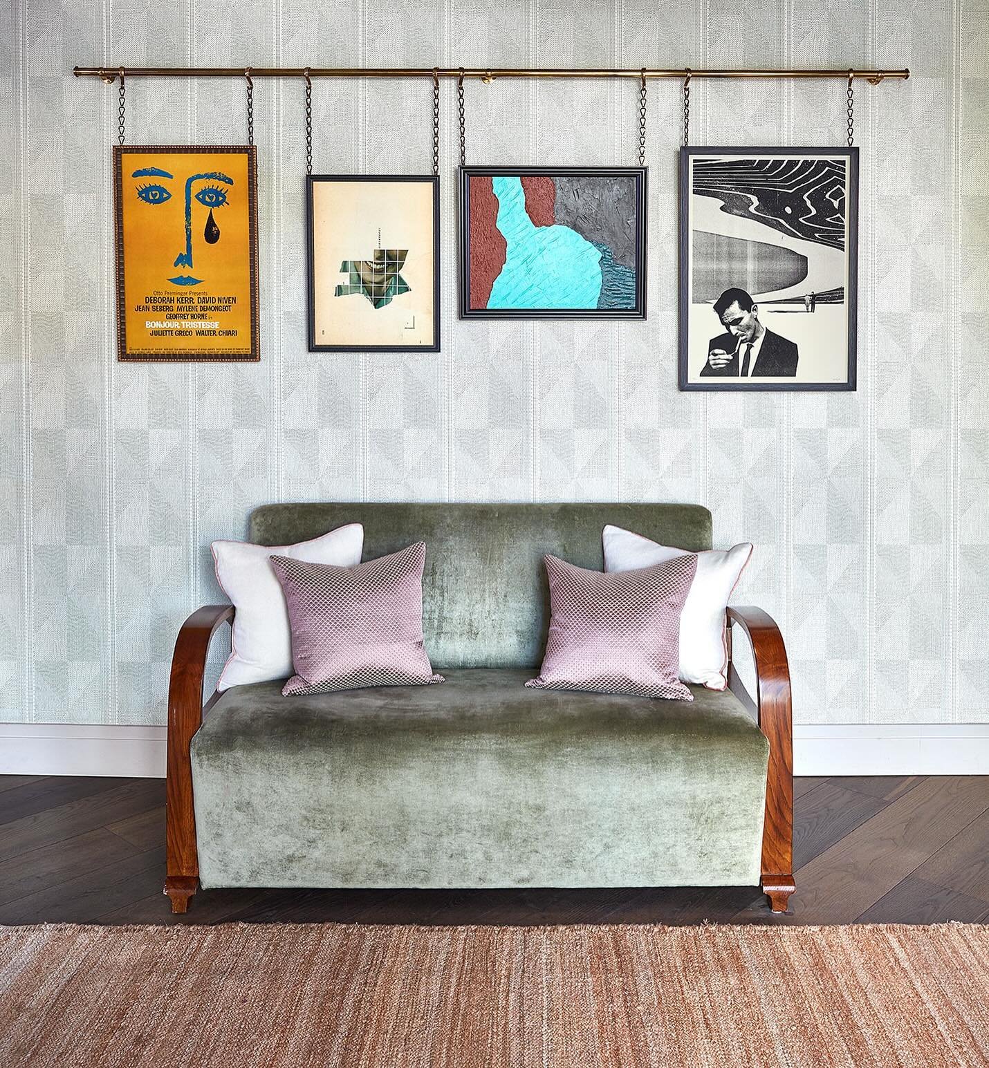 Throwback to our wonderful project @thehoxtonhotel | Photography by @82mmphotography 

This is one of three meeting rooms where we installed bronze picture rails and hung the artwork off chains. Salon style!