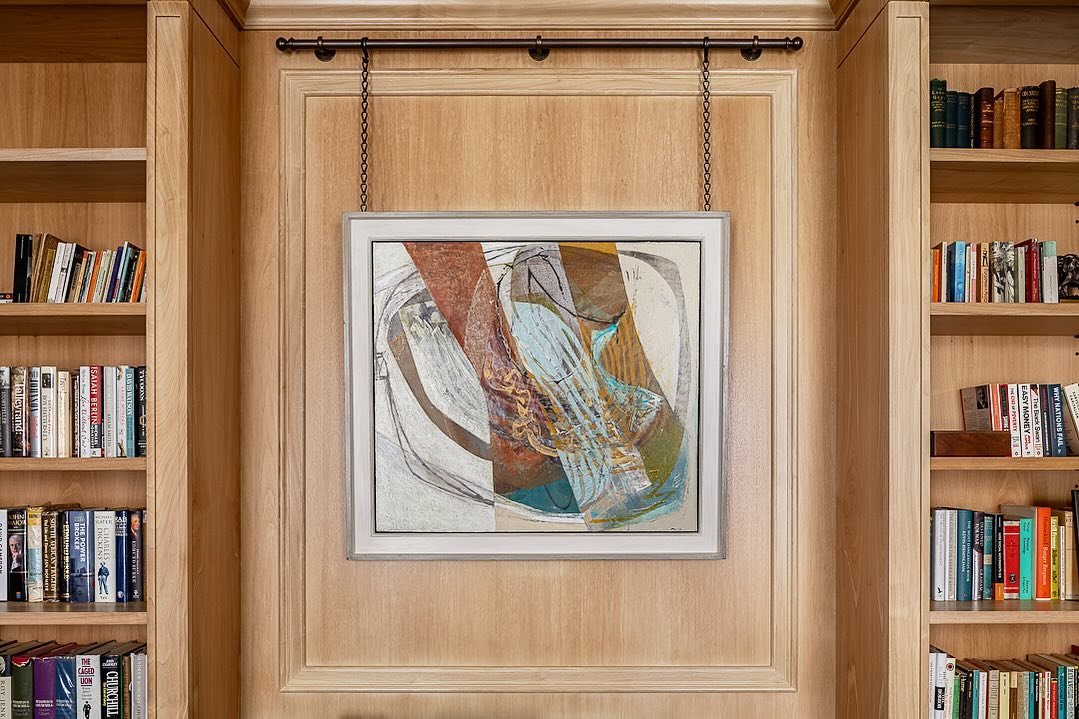 A lovely Peter Joyce recently installed in London&rsquo;s Holland Park 🍃 

Interior Design @rosannabossomltd 
Photography @jonathanbondphotography 
Art Curation @projectsonwalls