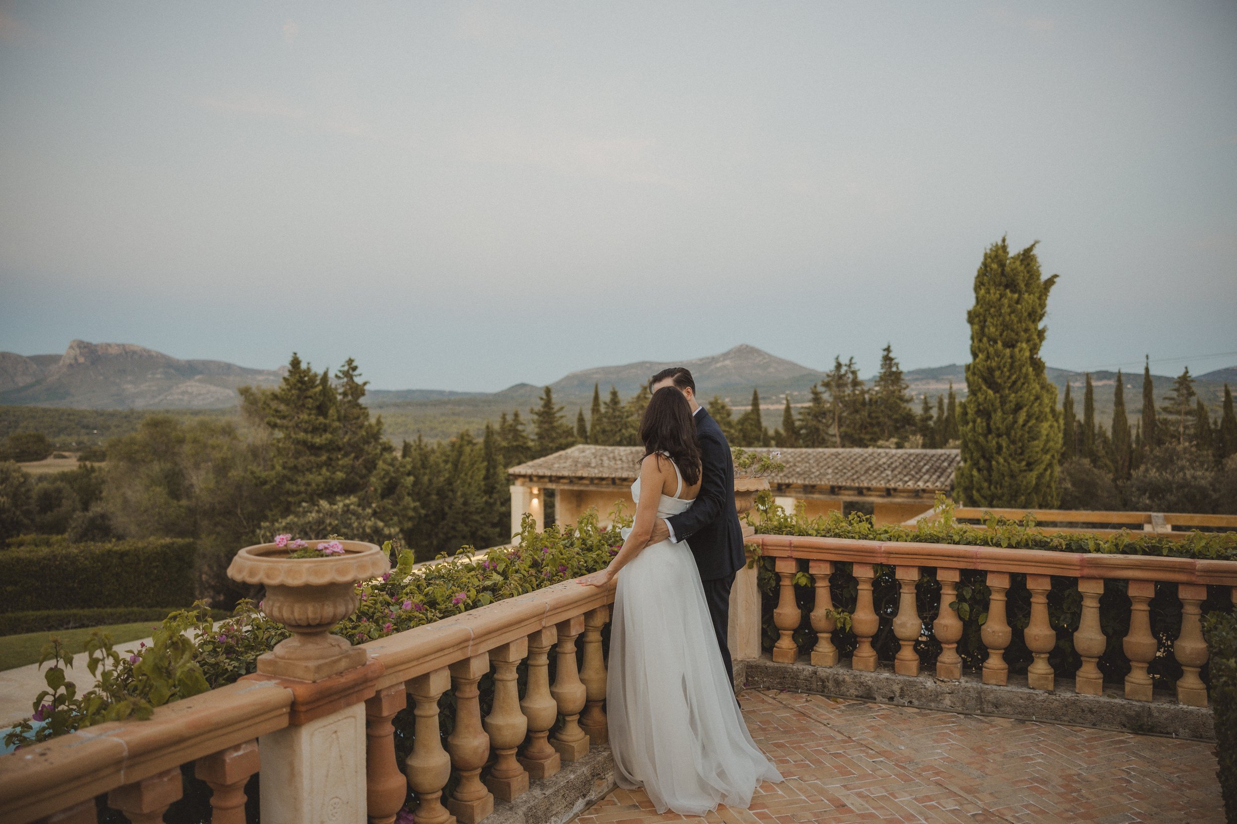 Unplugged Weddings: The Key to Genuine Moments