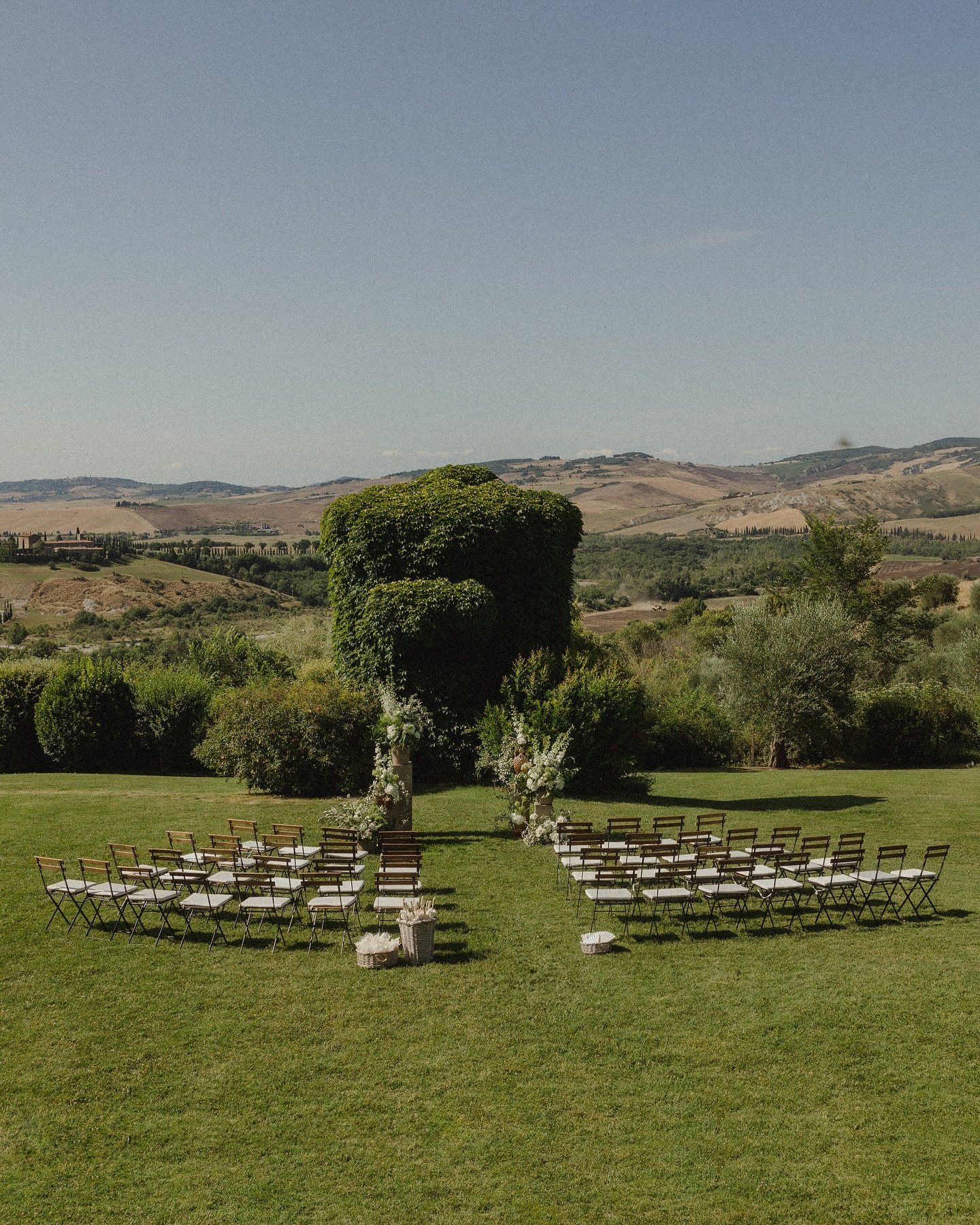 Getting married in Italy? Imagine looking back at your wedding photos and feeling every moment all over again. The laughter, the light, the love. 

A romantic and sophisticated celebration, captured in timeless photos that tell your unique story. Let