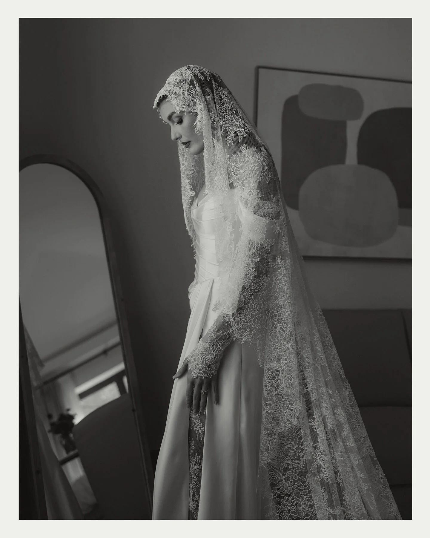 Some poetic frames from this beautiful wedding at @cigarraldelasmercedes in Toledo. A place where history and emotion meet effortlessly.

Every frame is a quiet dialogue between shadow and grace, moments that don&rsquo;t need words, only presence.

P