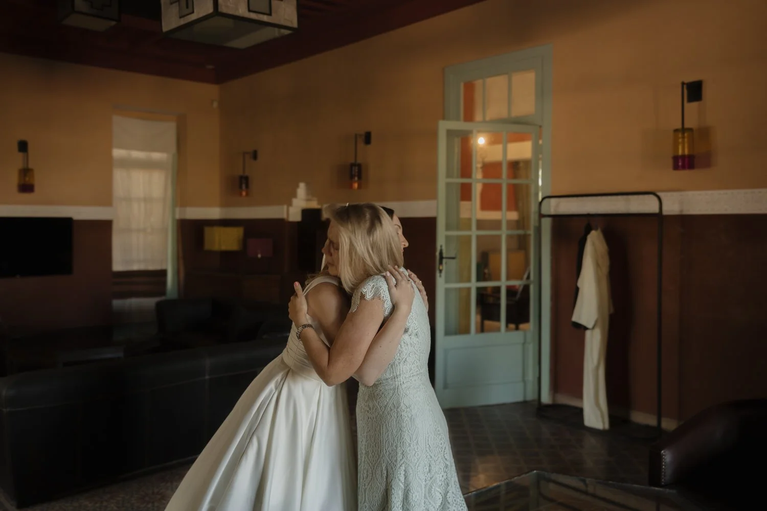 Bride embracing her mother during emotional getting-ready moments at Beldi Country Club wedding in Marrakech.