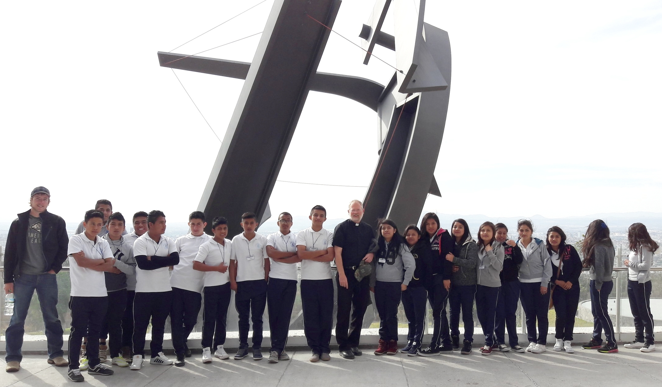 The entire group at the Centro de Congresos where the activity was held.