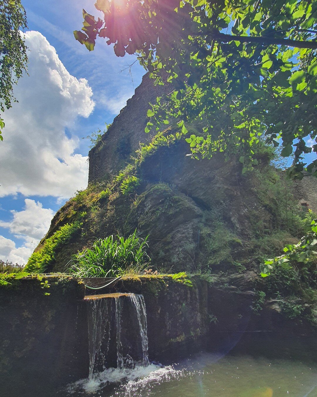 #FunFact Did you know that Ch&acirc;teau Belcastel is the only Xth century castle, in all France, that has a  functioning freshwater moat? It certainly is one of the attractions of the visit! 

#chateaubelcastel #travelgoals #traveldestination #trave