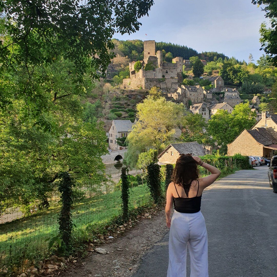 🏰 Applications open&hellip; to work and live in a medieval castle! 🏰

Our internship program provides a rich opportunity every summer for three or four bi-lingual university students to reside in a historic monument and learn all about operating an