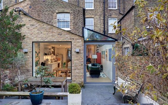 The dream (it would seem) on all city dwellers list... the side return extension.