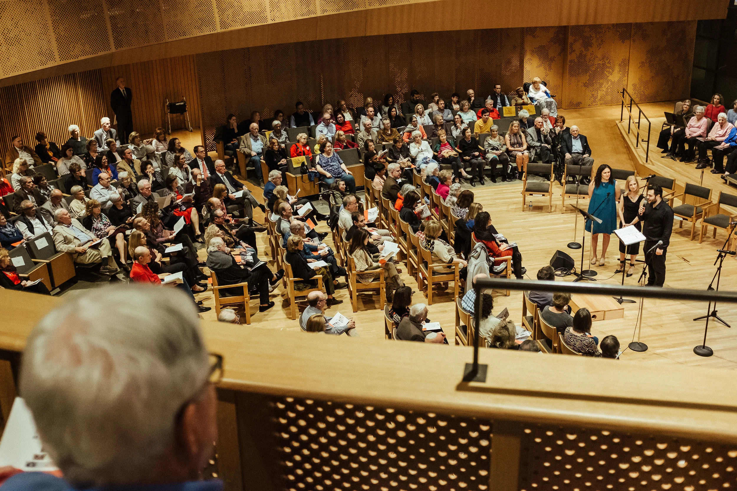 A full house introduction to Lenny Lenny Lenny at Temple Emanu-el