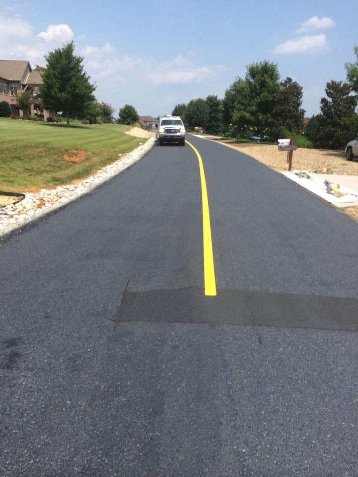 single line roadway striping