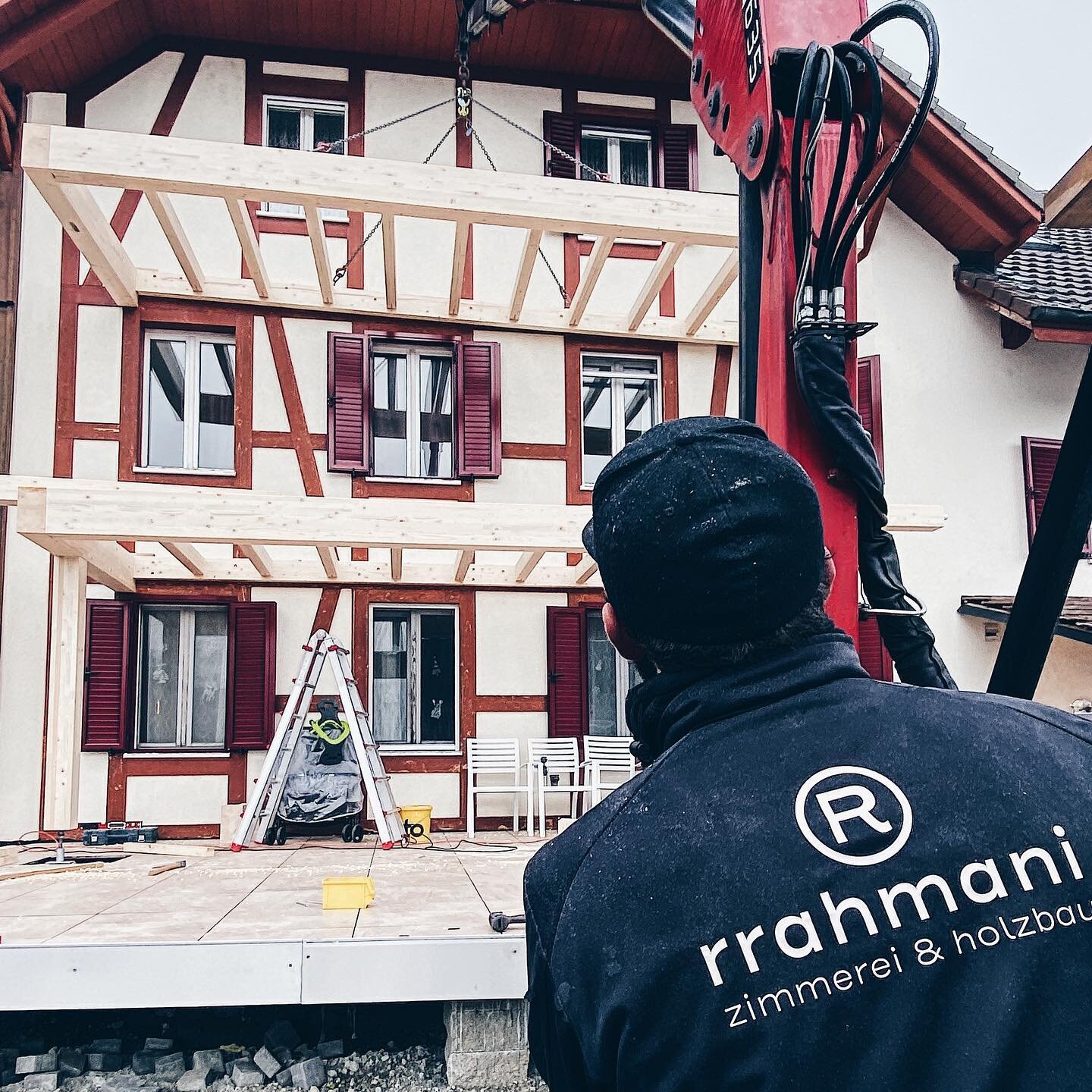 Anbau Balkone ⚒ 😎🤙🏻
.
.
.
.
.
#zimmermann #holzbau #holzmachtstolz #lovemyjob #holz #carpenter #handwerkskunst #craftmanship