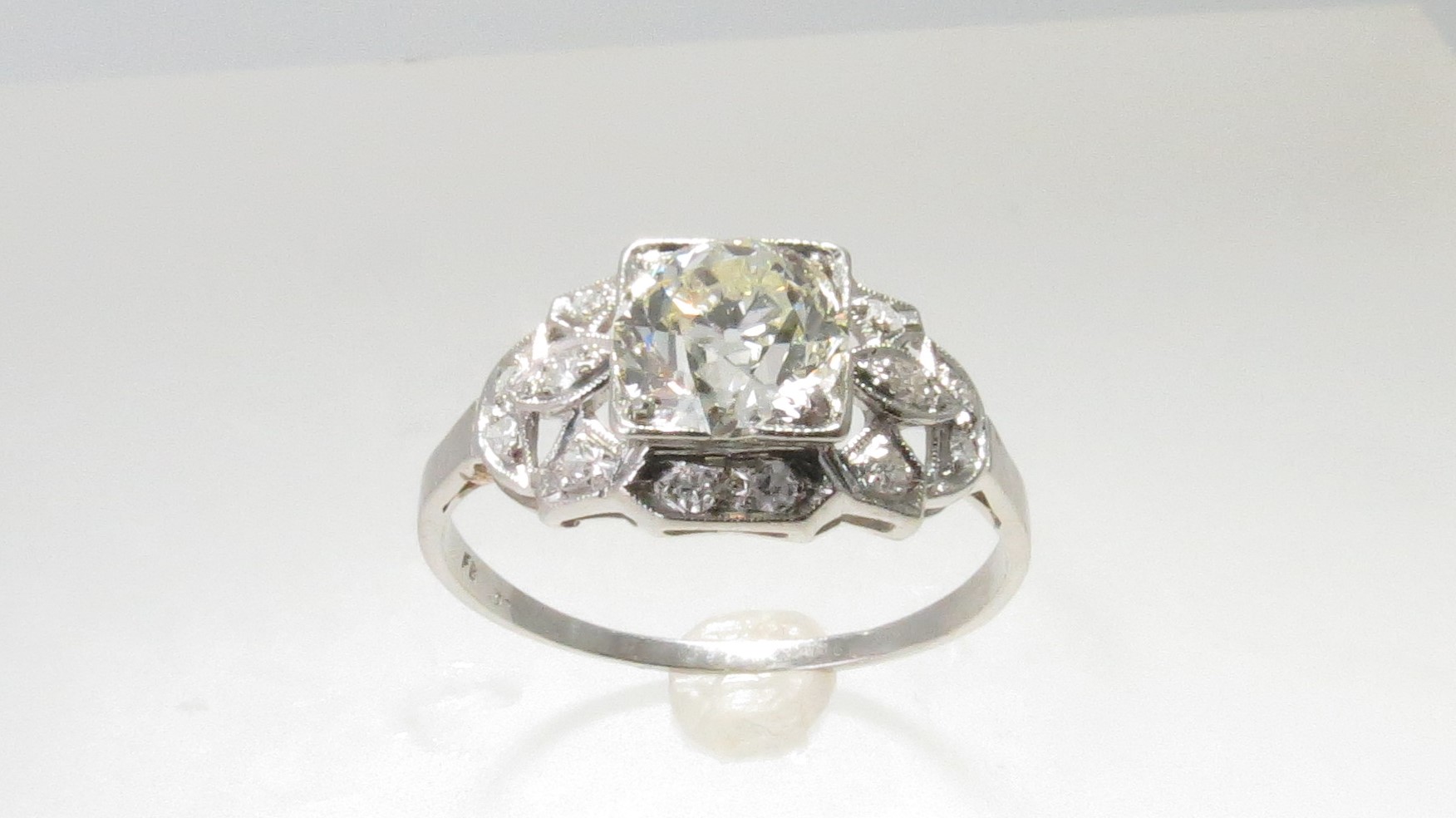 diefstal Duwen Graf Diamond art deco style antique platinum ring — H. Watson Jewelry