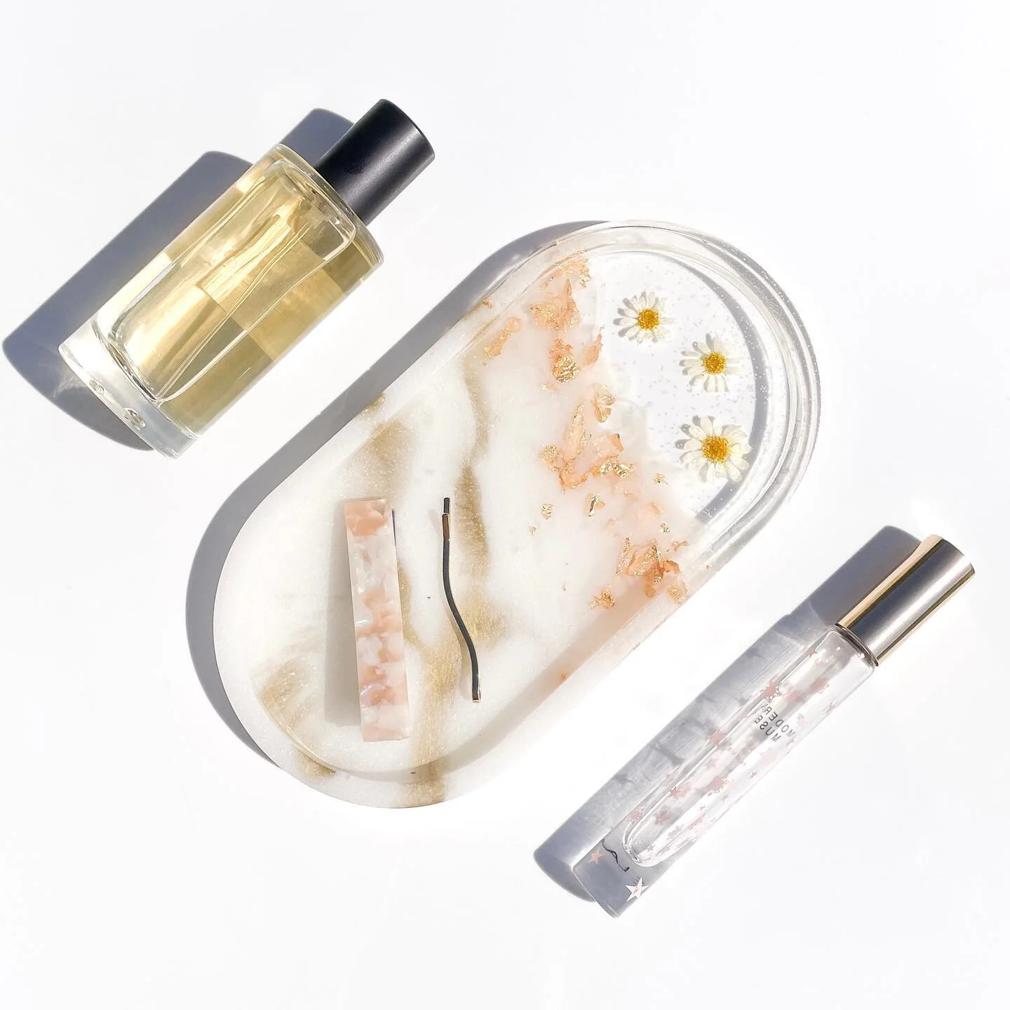 Cute little chamomile flowers set in a resin tray!! 🌼

I have been working on a floral collection and there is definitely a learning curve with flowers. Everything from sourcing them, to pressing them vs drying them in silica gel, to discovering how