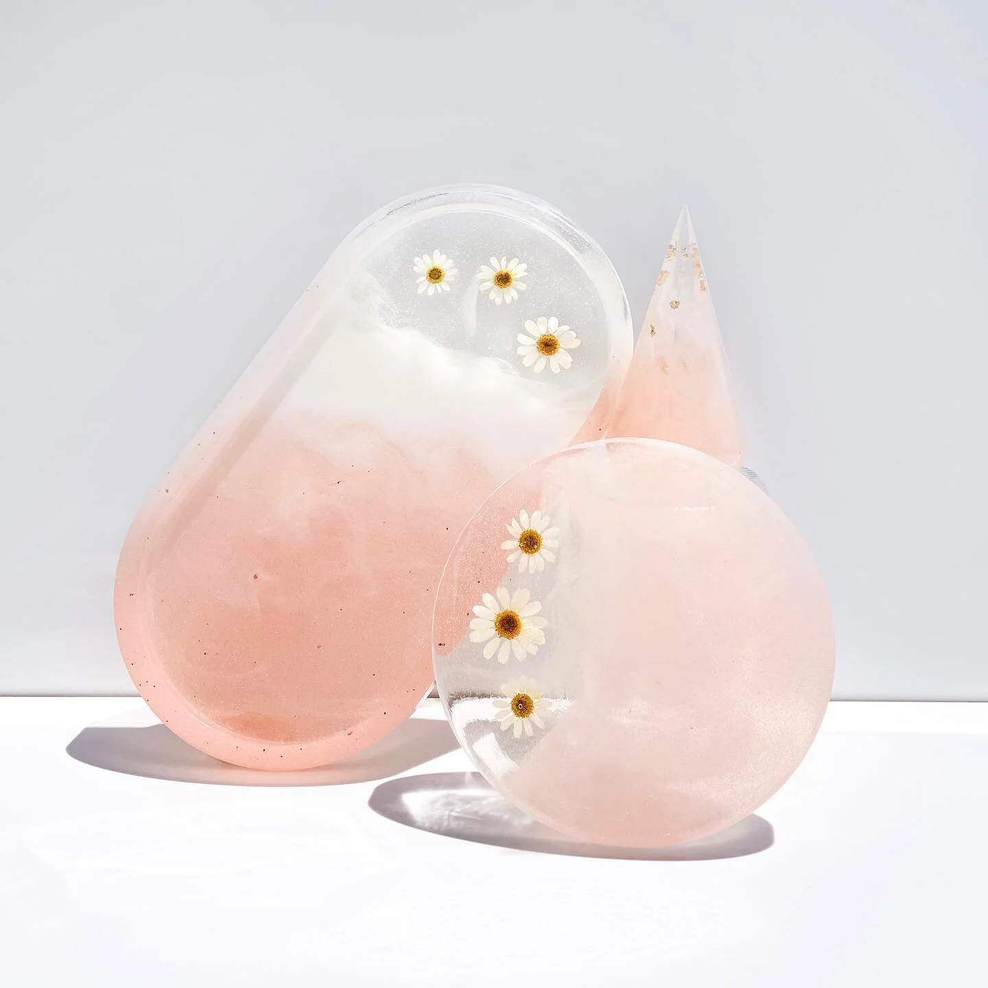 A custom blush + chamomile set for @kinseyku @the_wild_yonder 🤍🌼

Blush is proving to be a super popular color in custom requests 🥰 Anyone else love the subtle pretty pink color as much as I do?! 

P.S. @the_wild_yonder makes beautiful clay earrin