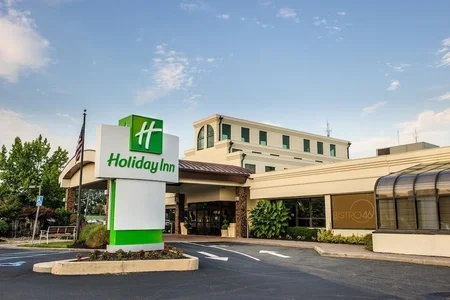 Holiday Inn-Local show.jpg