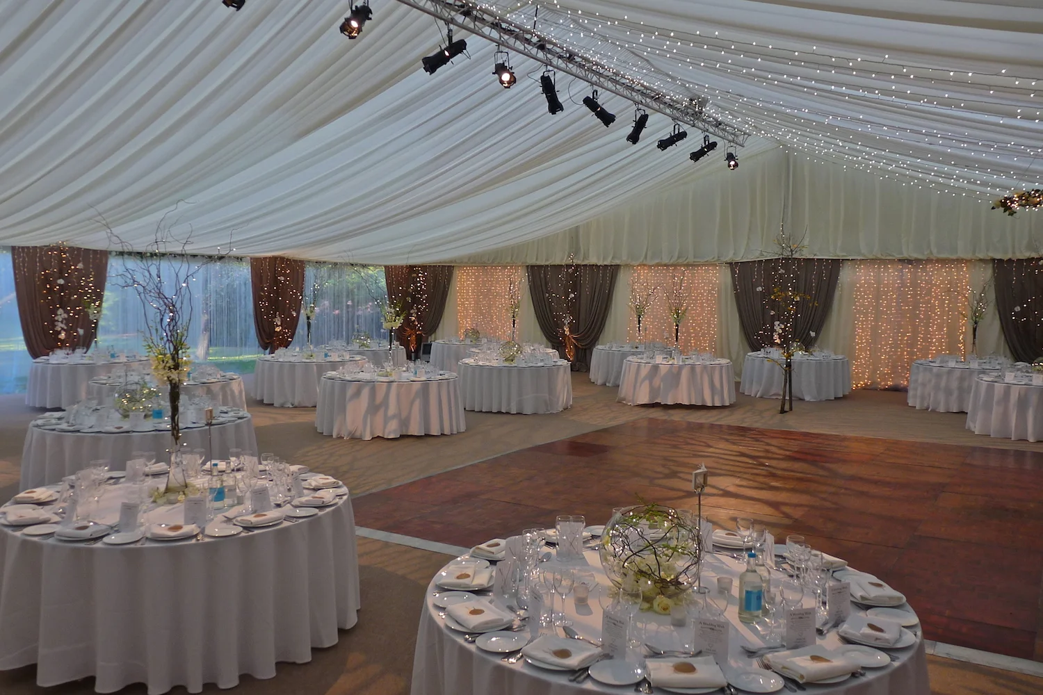  Romantic Woodland Wedding for Jodie &amp; Joel Mishcon: Virginia Water 