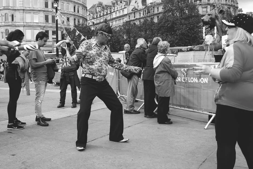 _girating__trafalgarsquare__london__dance__streetparty__streetphotography_Sx_www.fffoto.org.jpg