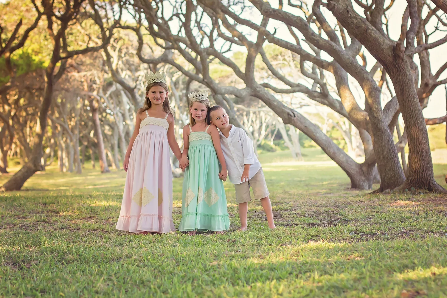 Siblings pose at Fort Fisher in trees