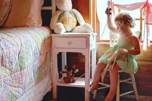 Lifestyle photographer Candace Wolfenbarger photographs young girl playing in her bedroom. 