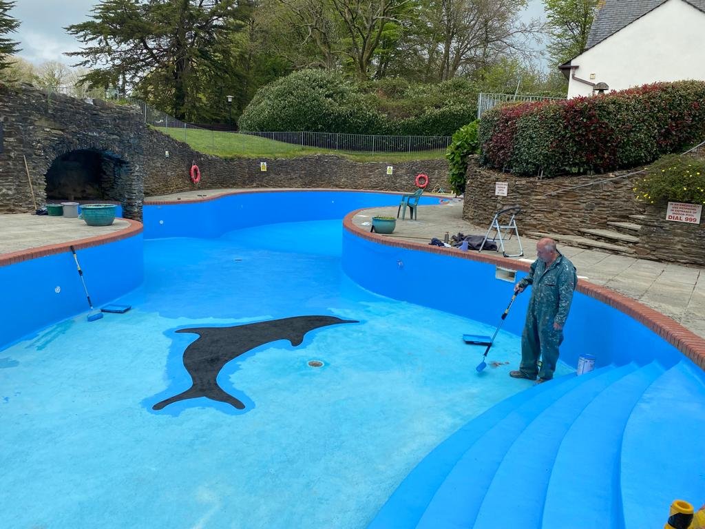 Outdoor pool painting - April 2023