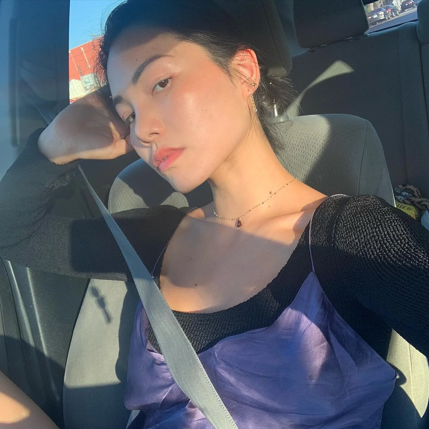2022 was a good skin year 💫what it takes (for me):
- facials by @sharlenahassani (the skin god)
- vitamin c + glycolic acid + retinol 
- 10% benzoyl peroxide
- slugging
- red LED light
- sunscreen everyday