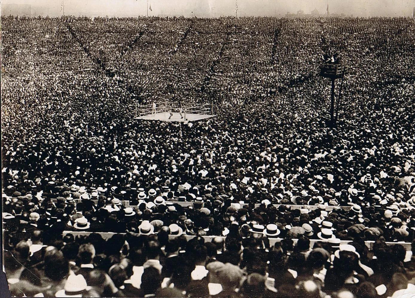 This is what about 90,000 looked like in 1921 (Dempsey v. Carpentier - Boyle's 30 Acres)
