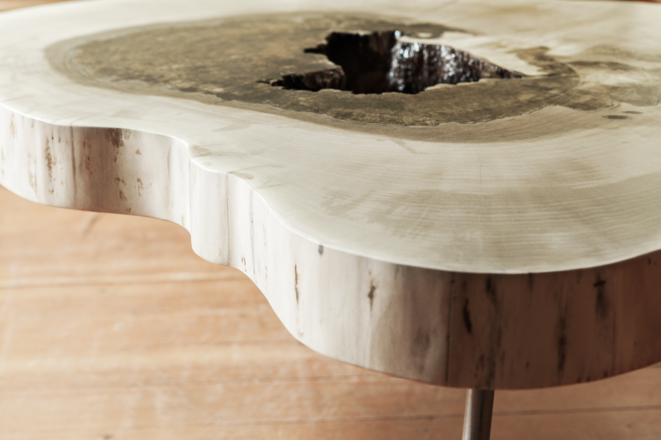 Table round.side.close.HQM53.jpg