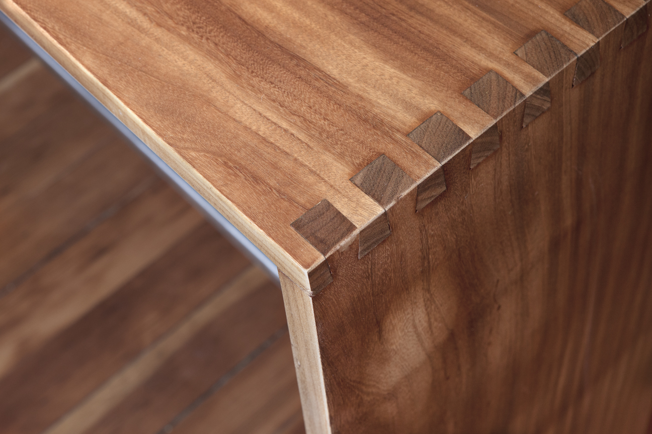 Walnut.joinered.serving table.detail.HQM57.jpg