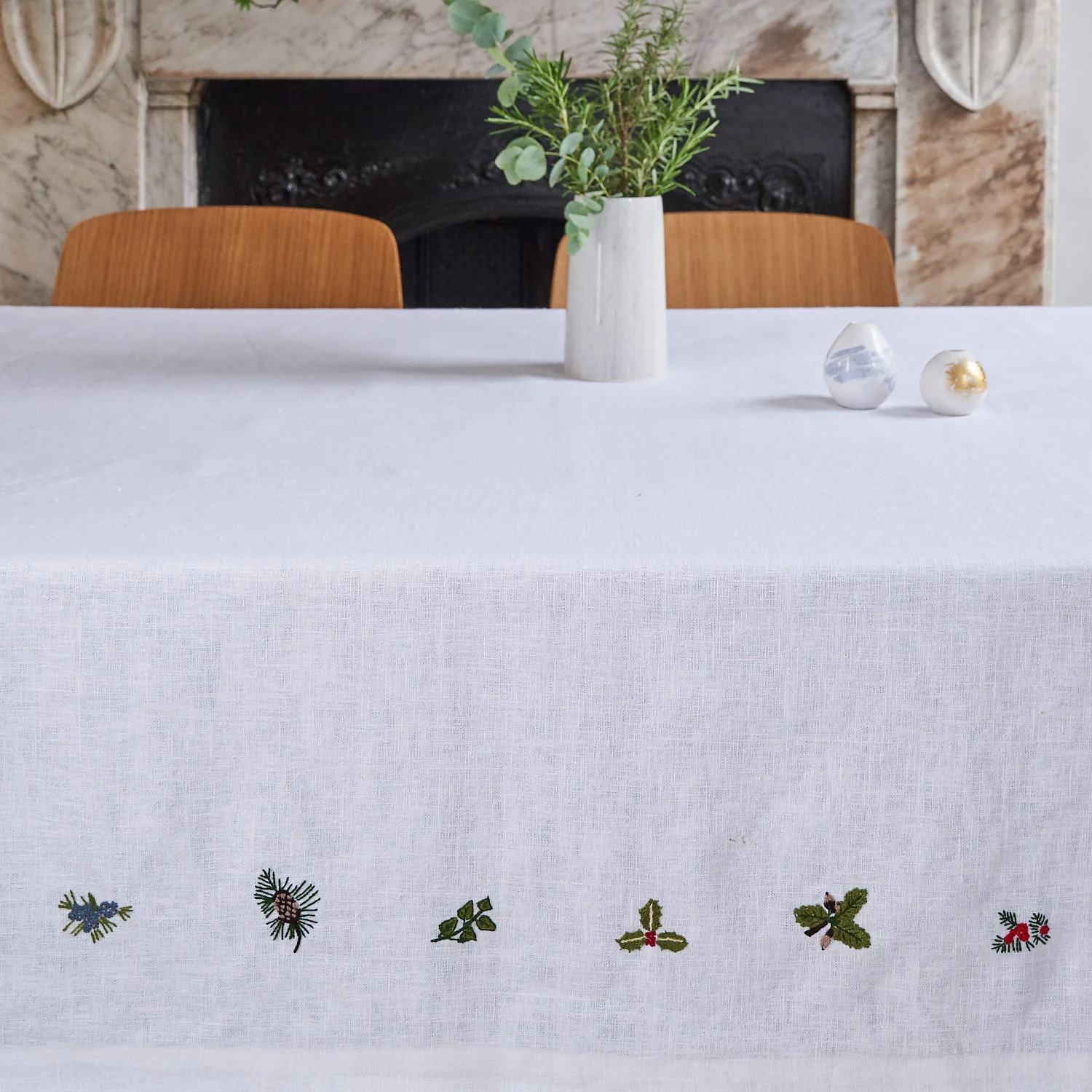 Craft-Editions-Mogalakwena-British-Wild-Flower-and-Leaf-Tablecloth-2.jpg