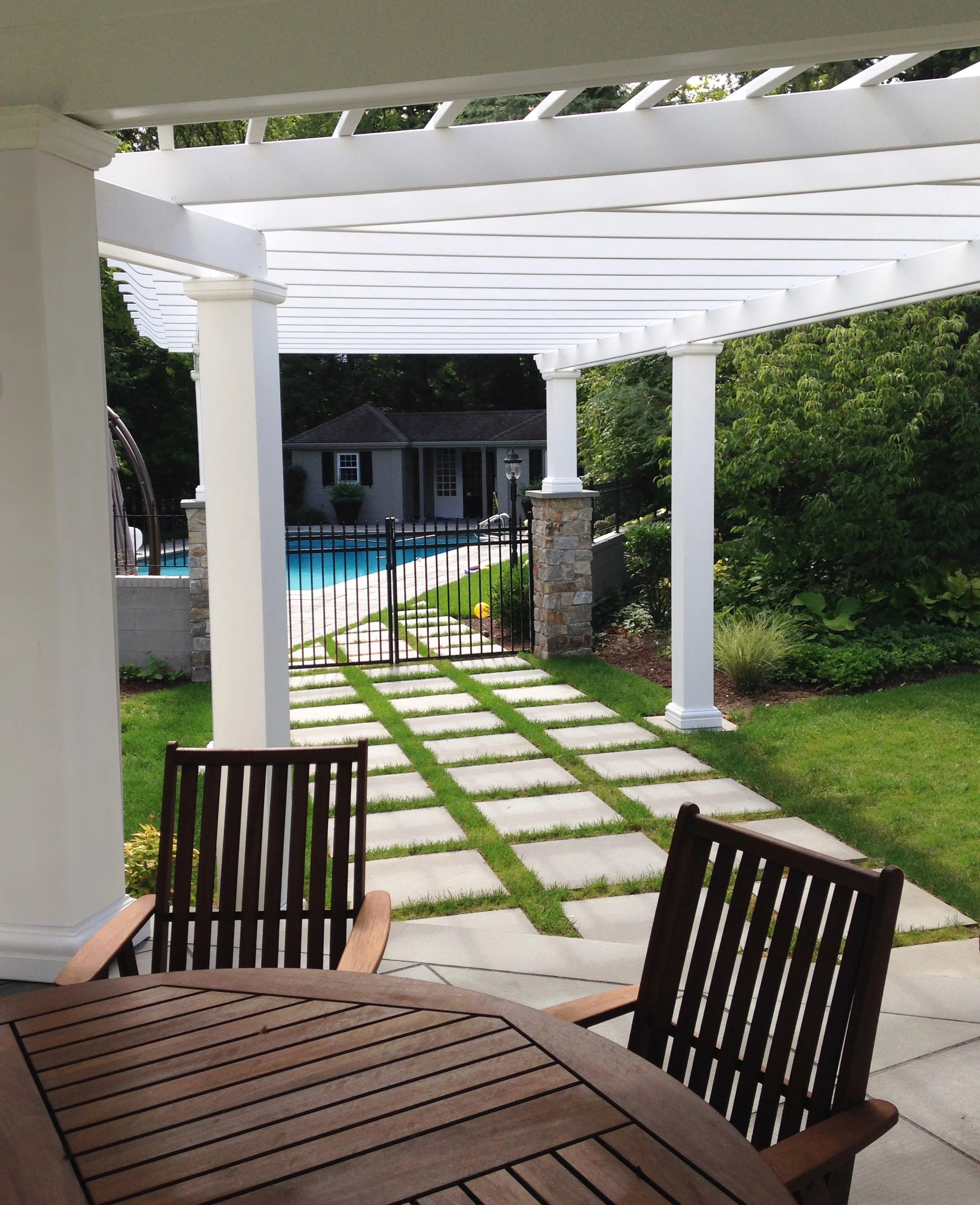 PergolaToPool.jpg