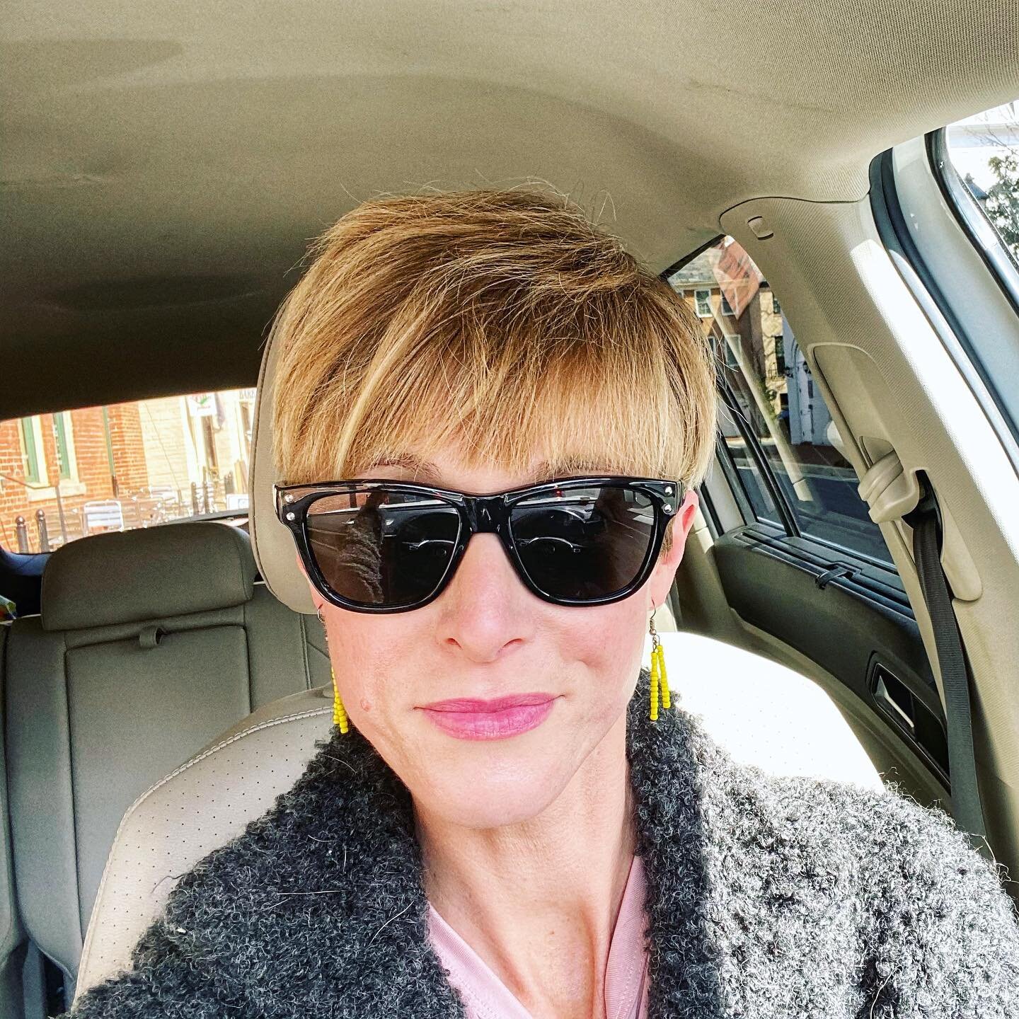 That ℕ𝕖𝕨 ℍ𝕒𝕚𝕣𝕔𝕦𝕥 Flex 💪 

These good vibes brought to you by @stylistsatnorth and the amazing @adoremadore 

#newhaircutwhodis #newhair #channellingwilsonphillips #feelinghot #updatedlook #thanksliz❤️
