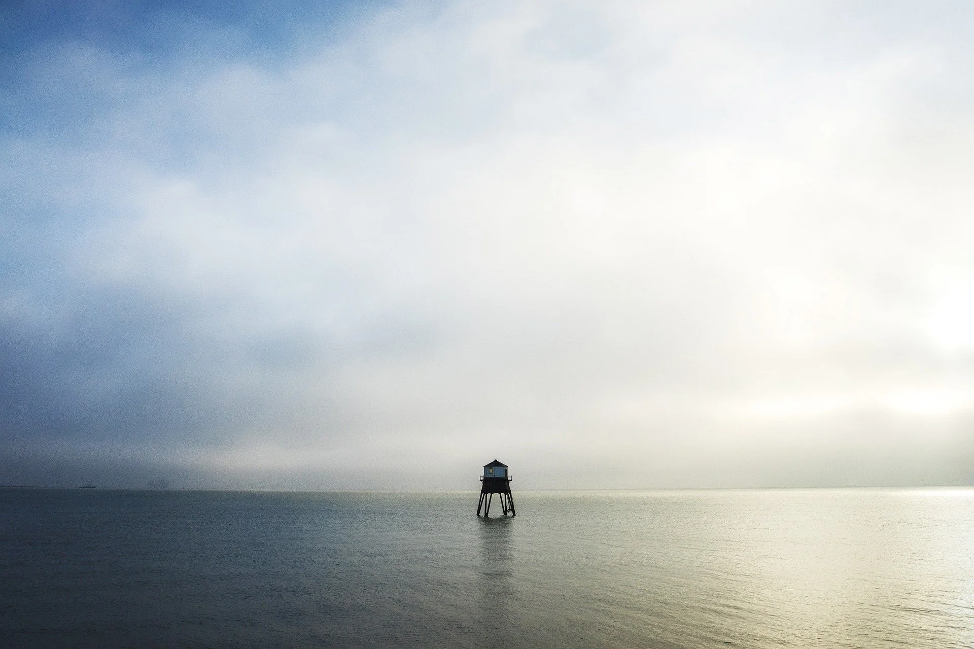 lighthouse-5909921_1920.jpg