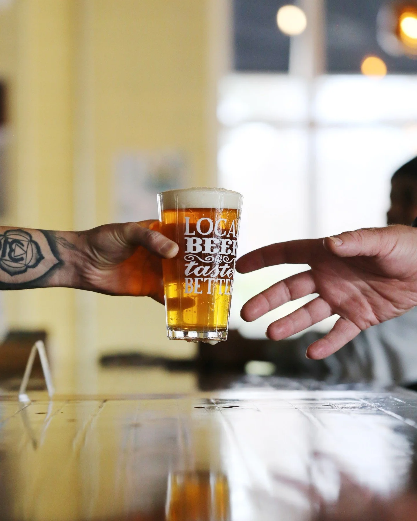 Hey, did you know that we do Happy Hour every weekday from 3-6pm? Did you know that means $4 flagship pints and $10 canned wine Monday-Friday? Well, if you didn't know, now you do. So, come see us for an after work bev! 🍺👀