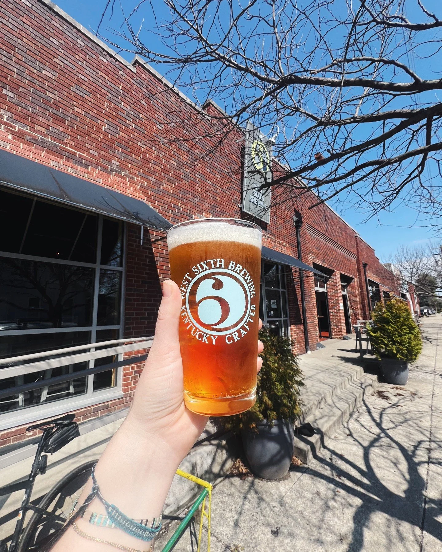 March is MARCHING y'all! 😎🌞😎🌞😎🌞😎🌞😎🌞😎🌞 Come grab a patio pint while the sun's shining!

 #instasun #patios #localbeertastesbetter