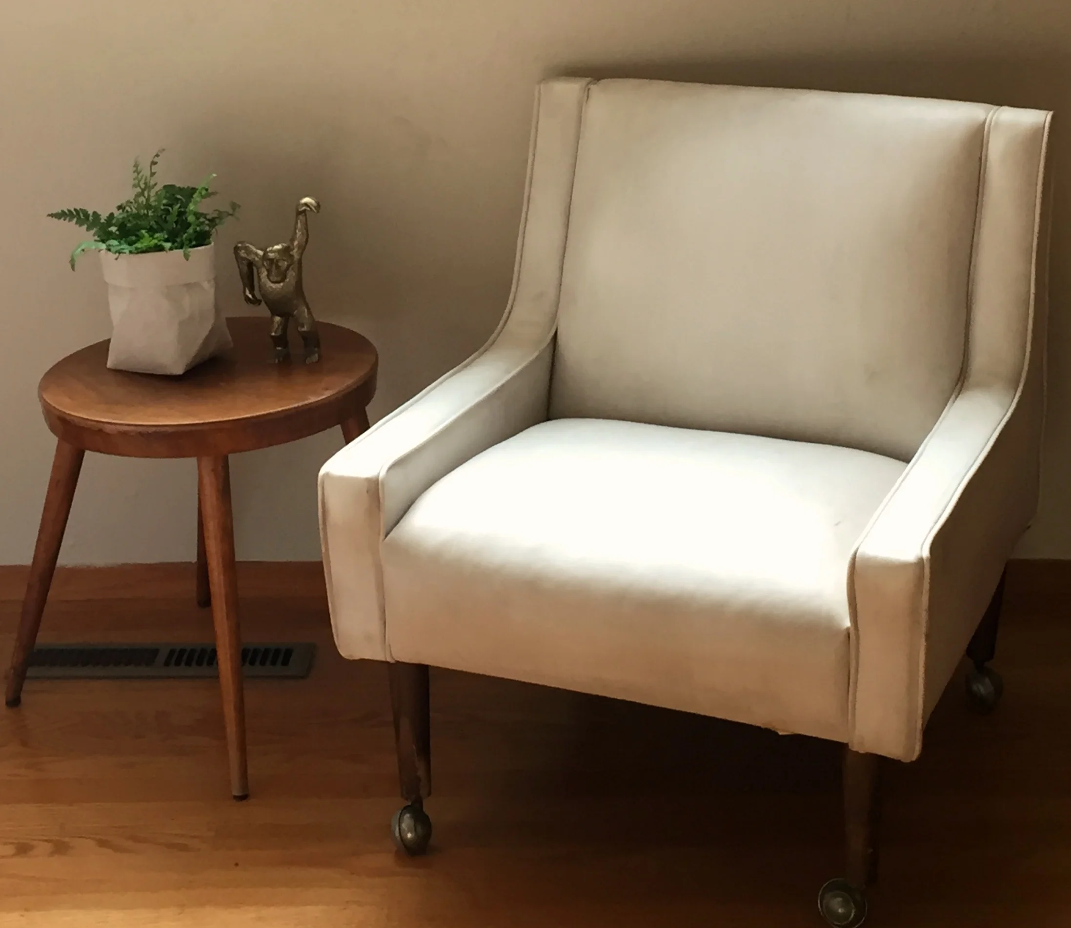 Bedroom chair-2.jpg