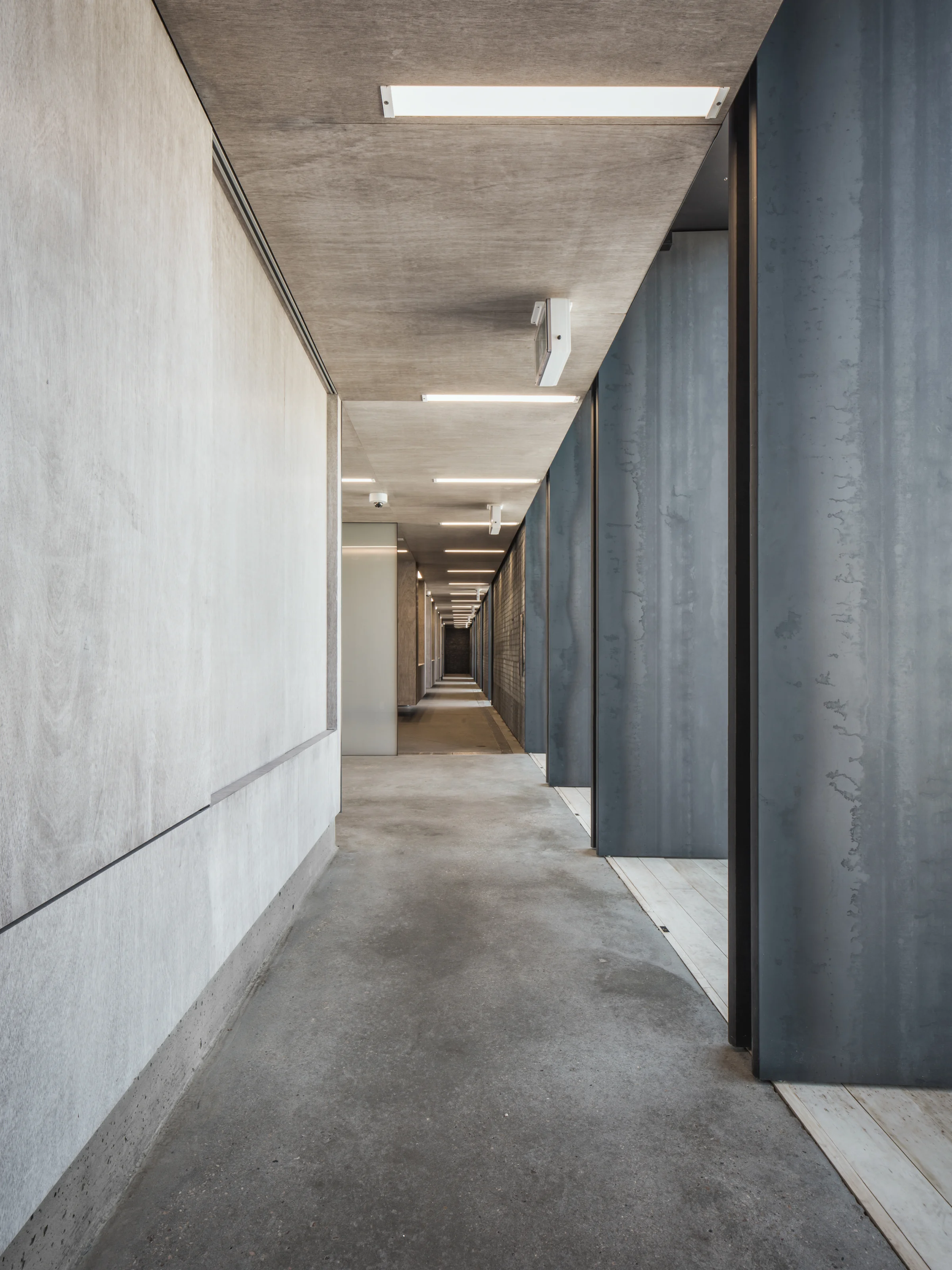 gh3 - Borden Park Natural Swimming Pool - Interior Hall