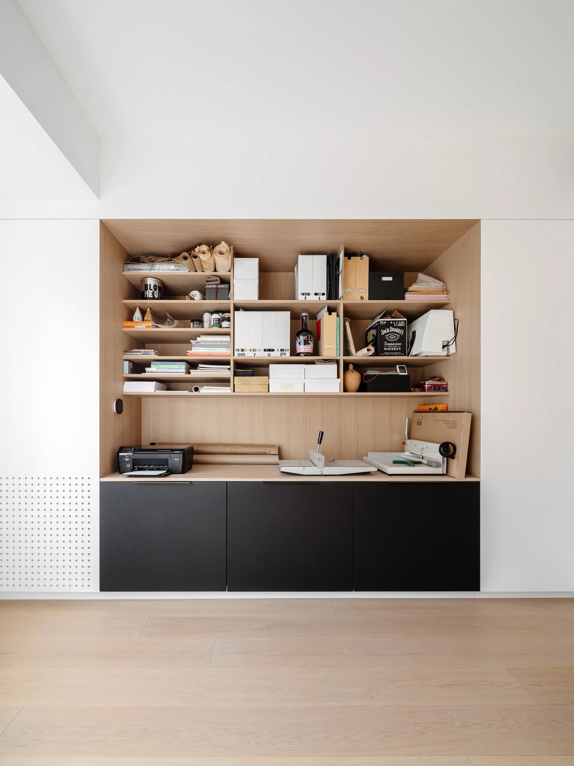 PH7 - Studio Shelving